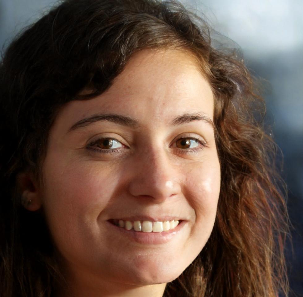 Portrait de Léonie Dubois, formatrice experte en composition et lumière naturelle